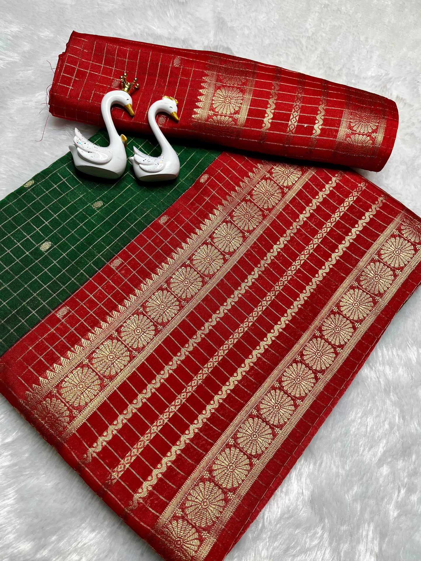 BOTTLE GREEN WITH RED BORDER ❤️